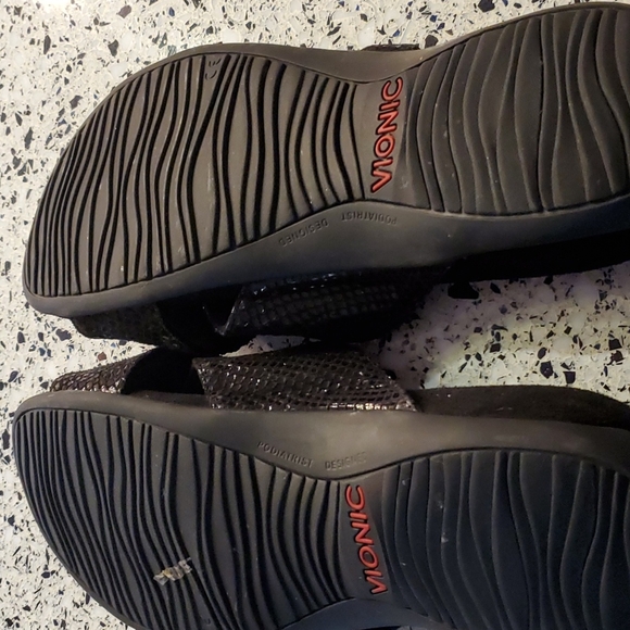 Vionic shoes - Picture 3 of 3